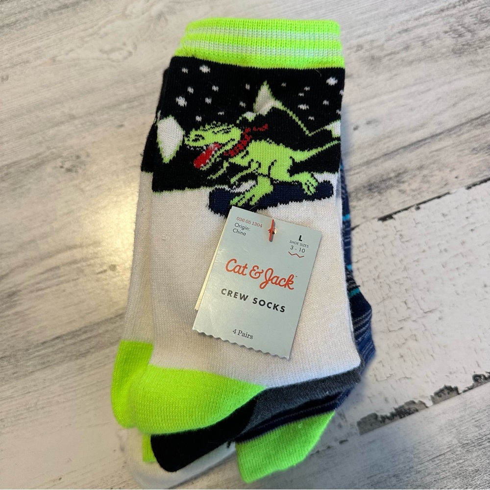 Cat & Jack Crew Socks Winter & Dinosaur 4 Pairs Shoe Size 3-10 NEW